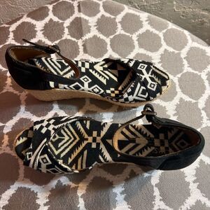 TOMS Stylish Black and Cream Women's Wedge Sandals abstract spring summer